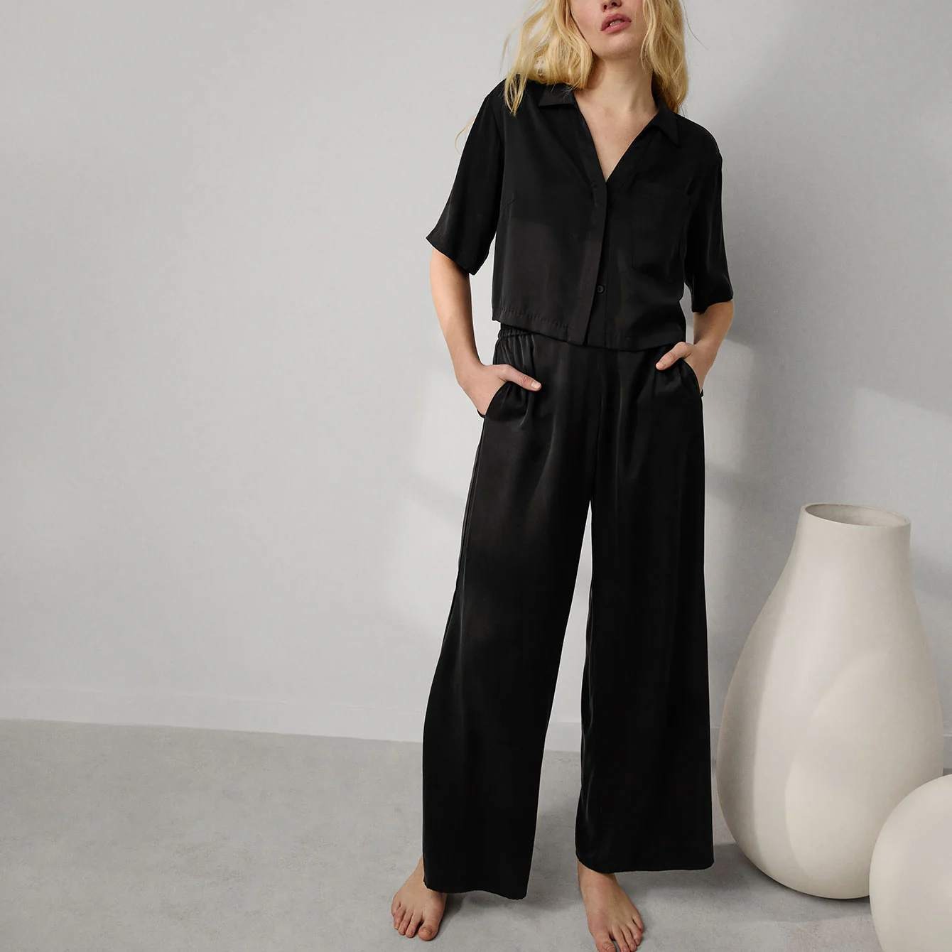 Lunya Washable Silk High Rise Pajama Set S Black Crop Wide Leg Quiet Luxury Slit